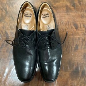 Clarks Black Leather Derby Shoes with Tan Cushioned Insoles